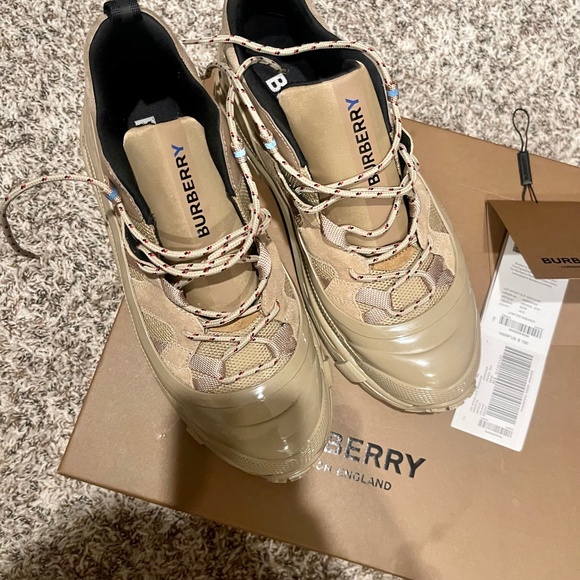 Burberry sneakers 👟 - Picture 1 of 2